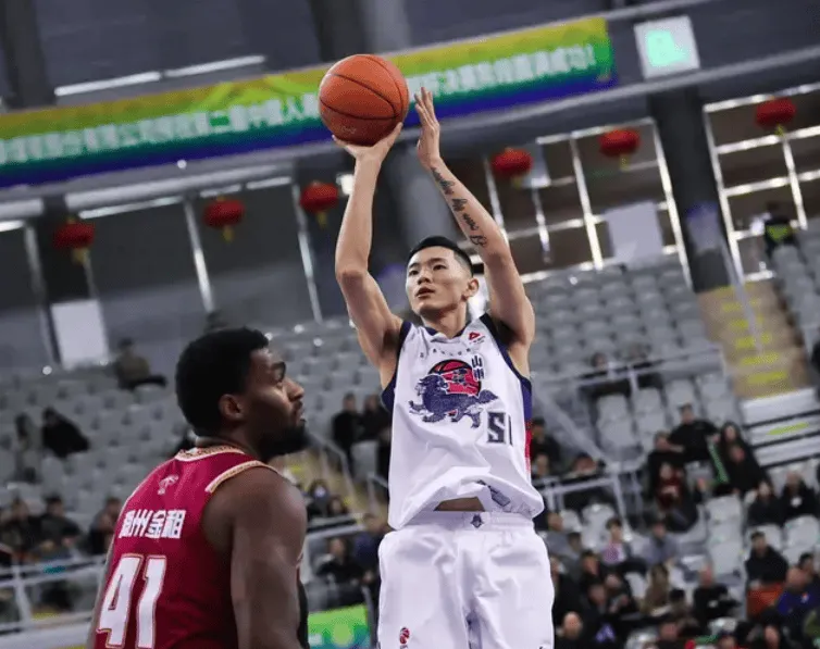 yl7703永利-解说：陈林坚投进这几记决定比赛的三分球，太狠了